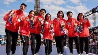 「ウォォ！すごい！」フィギュア坂本花織、2年半越しのメダル授与式が実現　レスリング文田健一郎の金メダルを手に大興奮【パリ五輪2024】