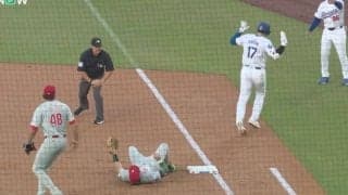 球場騒然！一体、何が起きた…！？ 大谷翔平、“爆走走塁”でハプニング発生　解説者が「危ない…」相手野手が転倒して“一瞬ヒヤリ”