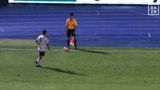 激レア事例の一発退場で大論争！「イエローで妥当」「あえて副審にボールを蹴った」神戸DFの“パス”は侮辱行為に相当？