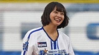 青ショーパンに黒髪ボブの元エースチアが「可愛すぎた」　ニコニコ笑顔が「みんな大好き」