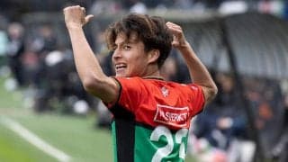 NEC佐野航大がエールディビジ開幕戦で一時同点のゴール！　右サイドからのクロスに完璧ヘッド