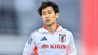 「めちゃめちゃいい」「形が綺麗」日本代表・鎌田大地がプレミア移籍後のホーム初ゴールをクロスにドンピシャで合わせて決めた！ PSMで先発起用に応え、現地の期待感増す