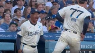 「退場しないで！」ド軍・ロバーツ監督が吠えた！ 一体、何が起きた…！？ ベンチから身を乗り出して叫ぶ瞬間「怖すぎるだろw」