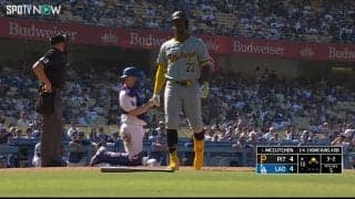 バット投げて“四球確信”もまさかの事態！ 若手球審のストライクコールに称賛も