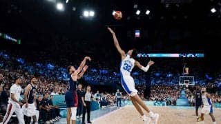 カリーと224cm怪物の“意地”が交錯した決定的瞬間　バスケ決勝の「魅力的」シーンに現地メディア注目【パリ五輪2024】