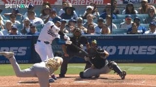 大谷翔平、痛烈三塁打で「珍光景」ボールボーイ2人の動きが…まさかのシンクロ 華麗な身のこなしがスゴイ