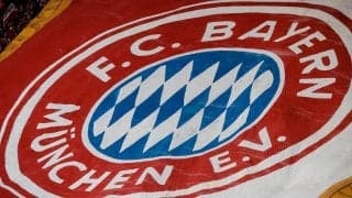 「絶対的な完成度！」「クールな組み合わせ」バイエルンがレトロデザインの3rdユニフォーム発表！ファンからも好印象「常に最高のキットを用意してくれる」