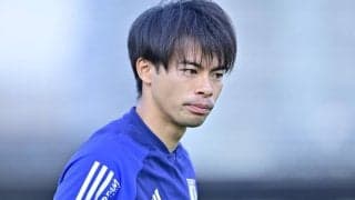 「うんまーー」「惚れ惚れする」三笘薫が背後上空からのロングボールを“神業トラップ”シーンにどよめき！「1000回再投稿したくなるトラップ」「トキメキが止まらない」の声