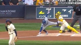 一体、何が起きた！？ 復帰したベッツに突然のハプニング発生！ 豪快フルスイング→漫画みたいなワンシーン