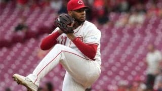 マウンド上で突然の嘔吐…167キロ剛腕が襲われた“悲劇”　今季3度目に「普通じゃない」