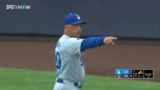 ロバーツ監督のアピールプレーで敵地騒然　突然の「アウト！」に走者は呆然…ドジャース戦で“踏み忘れ”の珍事