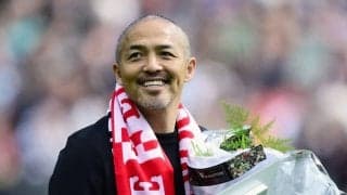 「ファイターズユニフォーム似合う！」J1札幌アンバサダー小野伸二氏が日ハムの始球式に登場！ 投球ではなく“ベルベットパス”を披露「なんて素敵なシーン」
