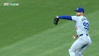 159キロの“豪送球”に球場騒然！ド軍34歳の爆肩が「レーザービームすぎる」絶妙捕殺の瞬間 「引退しないで」SNS沸騰