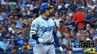 危ない！ 大谷翔平の\"折れたバット\"がピッチャーを強襲…「すれすれ」「すごい折れ方w」驚愕の瞬間