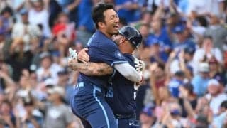 鈴木誠也、メジャー初のサヨナラ打…本拠地熱狂　延長10回に劇的展開、連敗3でストップ