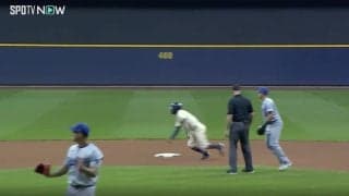 アイツやってんぞ！ ドジャースのベンチが発見した“痛恨の走塁ミス”　よく見ると…“問題のシーン”が起きた瞬間