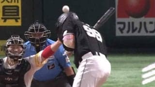 ロッテ・ソトが頭部付近へ死球…鷹・スチュワートの122キロ直撃　治療でベンチへ、球場騒然