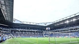 「足速いしサッカー激うま」紅白出場の超人気アーティストimaseの「パナスタピッチでの華麗ドリブル映像」が大反響！「普通にうますぎる笑」と絶賛の声