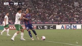 これでカードなし？体当たりでどつき倒す完全なアフタータックルに両チーム入り乱れて猛抗議「さすがにやりすぎ」「魂感じたわ」SNSは賛否両論