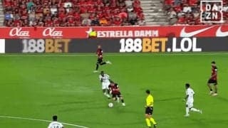 浅野拓磨は真の“リュディガー・キラー”だ！「弄んでるやん」「ガチで上手くね？」ドリブルで華麗に抜き去った瞬間が話題沸騰