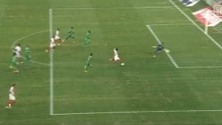 これでオフサイドかよ！南野拓実、無念過ぎる“幻のオープニングゴール”の瞬間　GKの股を抜く冷静フィニッシュも“つま先のさきっぽ”で取り消しに...「もうゴールにしてくれよ」