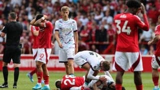 開幕から7分…着地失敗で足首骨折のMFに指揮官がエール「彼の幸運と最善を祈る」…スタンドのファンも拍手でエール