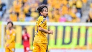 【J2「盤石のホーム」】仙台、アクシデントで“3人目のGK”も出場の一戦を粘り勝ちの価値 4位浮上で3位の背中も視野に(2)