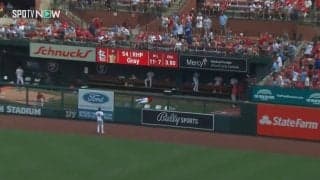 危ない！ 大谷翔平の弾丸アーチが飛び込んだブルペンの“油断しすぎ”リアクションが話題に まさかの行動であわや直撃危機の一部始終