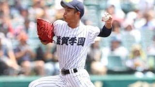 ユニに縫い付ける遺骨「野球で恩返し」　滋賀学園の左腕、母とともに立った甲子園