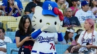 大谷翔平出場のド軍戦でハローキティが始球式　背番号「74」で登場…本拠地大歓声