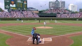 一体、何が起きた…！？ 今永昇太が投げる瞬間→“謎のハプニング”発生　審判の様子がおかしくなる「完全にポロリ」