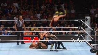 人気女子レスラー4人が“折り重なる”衝撃決着 「この技誰に効いてるの？」ファンも困惑