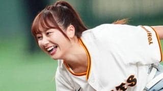 28歳美女の「ビジュ良すぎ」　コロコロ投球に大照れ…お辞儀も深々「綺麗で凛としてて」
