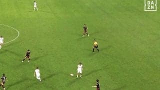 天才すぎる…宇佐美貴史の“ノールックパス”が話題沸騰「なんだそれ！？」「しれっと出した」ワンタッチで同点ゴール演出の瞬間