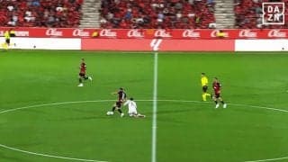 浅野拓磨、ベリンガムを吹っ飛ばして拍手喝采！ 爆速プレスバック→ボール奪取の瞬間「素晴らしいカバー」「最高だ」ファン熱狂