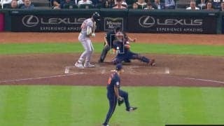 どこ投げてんだよ！ 菊池雄星が「メンタル強すぎ」　打者がフリーズ… “強心臓”ピッチングが「エグすぎる」