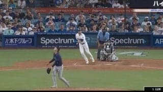 打球に何が起きた…！？「怖すぎる」 大谷翔平の“愛弟子”のホームランで“謎のハプニング”発生「もはやホラー」