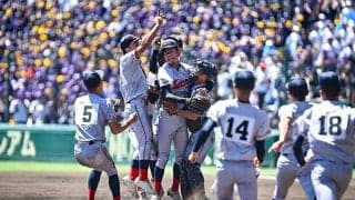 泣き崩れる相手に…京都国際がグラウンドで見せていた“お辞儀”　行動で伝えた「感謝」