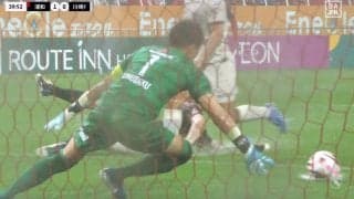 「サッカーにならん…」雷雨で試合中止！ 高速クロスが“水溜まり”で大失速した瞬間「雨すさまじいな」浦和vs川崎でまさかの事態