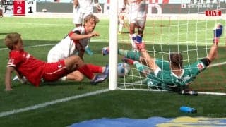 「新フェイントきたw」堂安律がブンデス開幕戦で決勝ゴール！ボールの上にお尻が乗るアクシデント→執念で押し込んだ一部始終