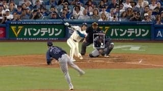 それで入るの…！？ 大谷翔平、衝撃の41号アーチは「ほぼ膝ついてる」 泳がされながらのスタンドインに球場騒然