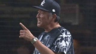激怒の西武指揮官を「なだめている」　乱闘阻止…輪から剥がした“意外な人物”にX注目