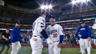 大谷翔平の歴史的サヨナラ満塁弾でロバーツ監督“破顔”　歓喜の咆哮にファン注目「可愛いすぎる」「何度も見てしまう」