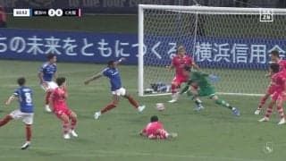 「え？なんで？」手を挙げてゴールをアピールする選手が2人「何が起きた？」公式も実況も見落とした“奇跡のワンタッチ”の瞬間