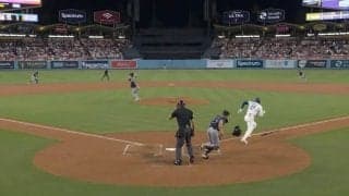 球場騒然… 大谷翔平に「なんで！？」 ボテボテのゴロ→驚異の“爆速内野安打”に「ほんと何者だよ」