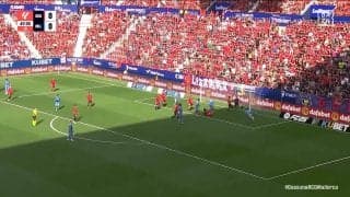 やっちまったな！浅野拓磨、ビッグチャンスで痛恨のシュートミス　強烈過ぎて弾け飛んだ特大バウンドヘディング弾炸裂の瞬間「それは決めないと」