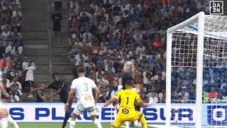 伊東純也が“まさかのアシスト”でファン驚愕「抜群のブラインド（笑）」「めっちゃ避けた」味方のシュートをギリギリでかわした瞬間