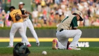 無人の一塁へ送球…まさかの幕切れに米大騒ぎ　泣き崩れる少年「信じられない結末」