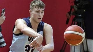 期待の若手フォワード、クーパー・フラッグがニューバランスとのエンドーズメント契約を締結