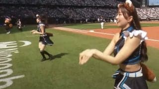 美人チアに“違和感”「ヒグマが混ざっとる」　異色コラボにファン興奮「可愛いがすぎる」